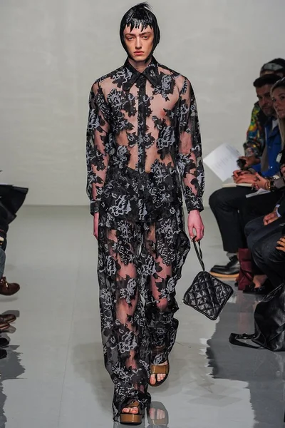 Look 17